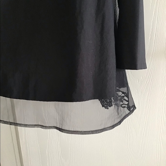 Blouse Black with Embroidery Crocheted Effect along the bottom size XL. - Picture 6 of 9